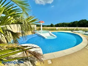 272 Wilksworth Caravan Park - Two Bedroom - Pool Access - Image 3