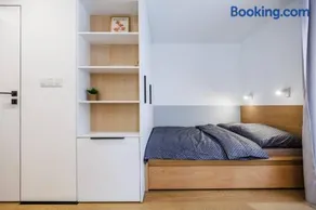 M1 Aura Apartments With Free Parking by StayNest - Image 4