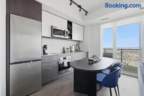 Chic 2BR Retreat Modern Comfort and Prime Location - Image 3