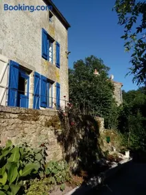 Gîte les Pieds dans l'eau 10 min du Puy du Fo - Image 2