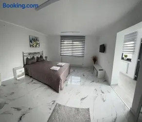 Ianis Home - Image 1