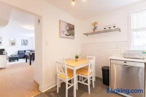 2min to DT, Cowboys, Full-Kitchen, 65 inch TV - Image 4