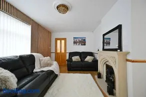 Cosy 2 bed home with jacuzzi bath in Wythenshawe near Manchester Airport - Image 5