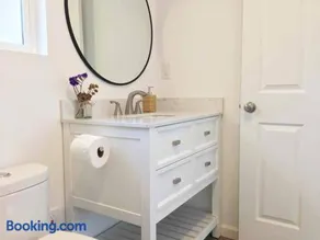 The Cozy Oasis - A Renovated and Modern Studio near LAX + SoFi + Beaches + Freeway - Image 4