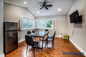 6 Bedroom Lakefront Main House in Sand Bay - Image 2