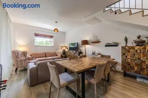Holiday Villa Patio & Free Parking by PikHost - Image 3