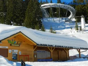 Studio cabine cosy avec balcon, 400m des pistes, casier à skis, proche commerces et remontées mécaniques. - Image 3