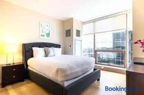 Spacious Apartment Downtown - Image 3