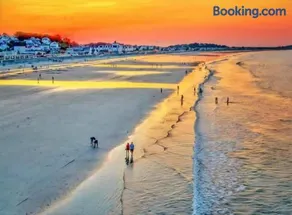 Sleeps 5-6 - across from Nantasket Beach - Image 1