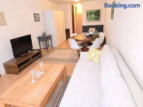 Studio Apartment - Image 1