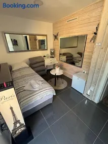 HA-LU Studio Apartman - Image 1
