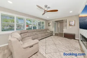 Spacious Family Oasis - Heated Pool - Near Beaches - Image 5
