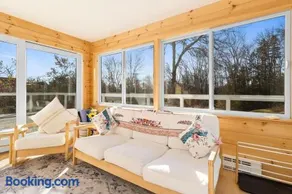 Sea Salt Escape | Modern 3-Bedroom St George Rent - Image 3