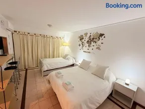 -Excelente departamento, a metros del Shopping Paso del Paraná, vista al río Paraná, cochera techada privada - silencio - ideal para descansar - barrio residencial - Cámaras de seguridad 24hs - unidad Monitoreada - Image 1