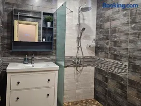 Apartment 22 - Image 2