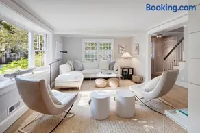 Modern Saltbox in Edgartown Village - Image 3