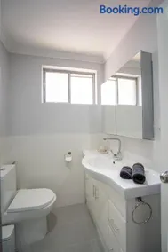 Convenient 2-bedroom apartment - Image 5