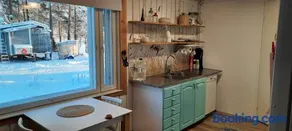 A gorgeous cottage on a peninsula - Image 2