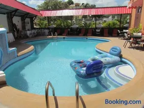 Vivy Hill's Hotel - Image 1