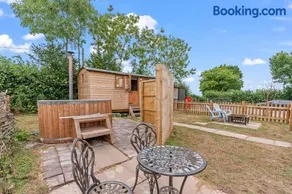 Unplug & Reconnect, Romantic Retreat with Hot Tub - Image 4