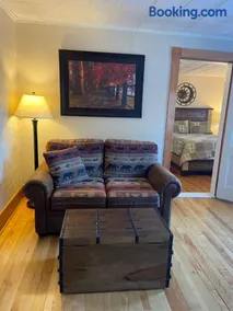Tavern - Country Suite - Image 4
