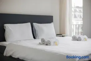 Urban Oasis with Queen Bed and View BE-34 - Image 1