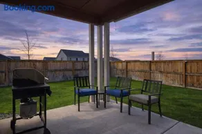 Scenic Modern Home with Private Patio & Fireplace - Image 5