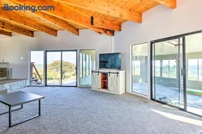Spacious Royal Oaks Retreat w/ Deck & Views! - Image 5