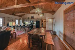 Flying Squirrel Lakeview House - Spacious House with Private Deck and Hot Tub - Image 2