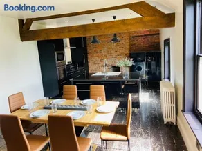 SPACIOUS LOFT APARTMENT with FAR REACHING VIEWS of the COUNTRYSIDE - Image 4