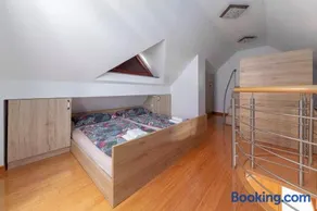 Timber Apartment - Image 3
