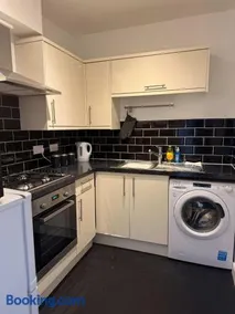 Bristol Gem Cozy 1-Bedroom Flat with Kitchen & Free WiFi - Image 4
