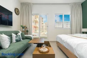 Nature-Themed Stay with 4K Projector Near Yas Island and Airport - Image 3