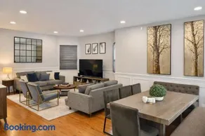 Spacious 5-Bedroom Retreat in Forest Park - Image 3