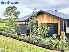 Hilltop Retreat Creswick - Image 1