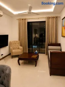 Colombo City Apartment - Stunning Skyline View - Image 1