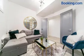 NEW - Chic Modern 3BDRM - Central - WiFi - Netflix - Image 2