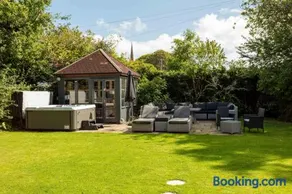 Burnock Lodge with Hot Tub - Image 2