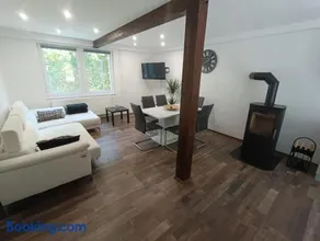 Riverside Guesthouse - Image 1