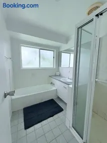 Coastal Stay Pet Friendly Home Near the Beach - Image 4
