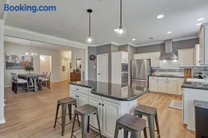 Woodlands Grand 3BR Cozy House - Image 2