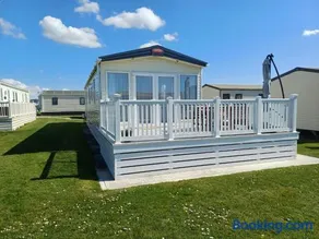 Holiday home sleeps 6 balcony and mod cons - Image 2