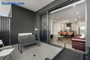 3E1 Abnb-Style Cozy Epping Stay, Walk to Station, Free Parking - Image 4