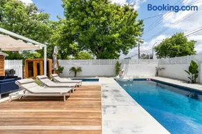 New luxury entertaining house with Pool Spa Sauna Tesla charger Pets - Image 4