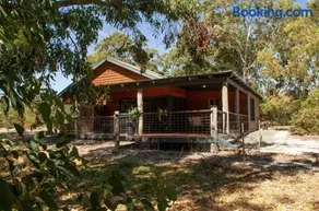 SilverSprings Spa Retreat Pet Friendly Cottages and Glampings - Image 1