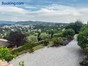 Gite Dans Une Maison En Rez De Chaussée Avec Piscine - Image 2