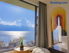 Aishe Honeymoon Erhai Lake Sea View Guesthouse - Image 3