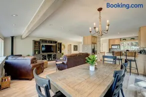 Lake-view home near casinos golf slopes with hot tub & 2-car garage sleeps 8 - Image 4