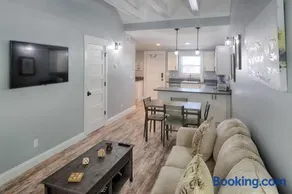 Updated Cottage in Heart of Town Park & Walk - Image 1