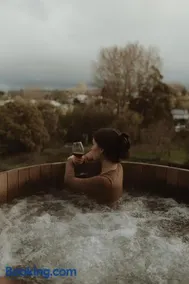 The Eco Cabin Tasmania - Cedar Hot Tub - Image 2